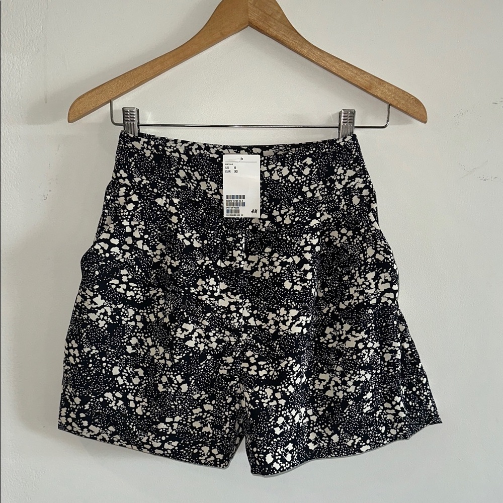 H&M Black and Creme Dressy High Waist Patterned Shorts